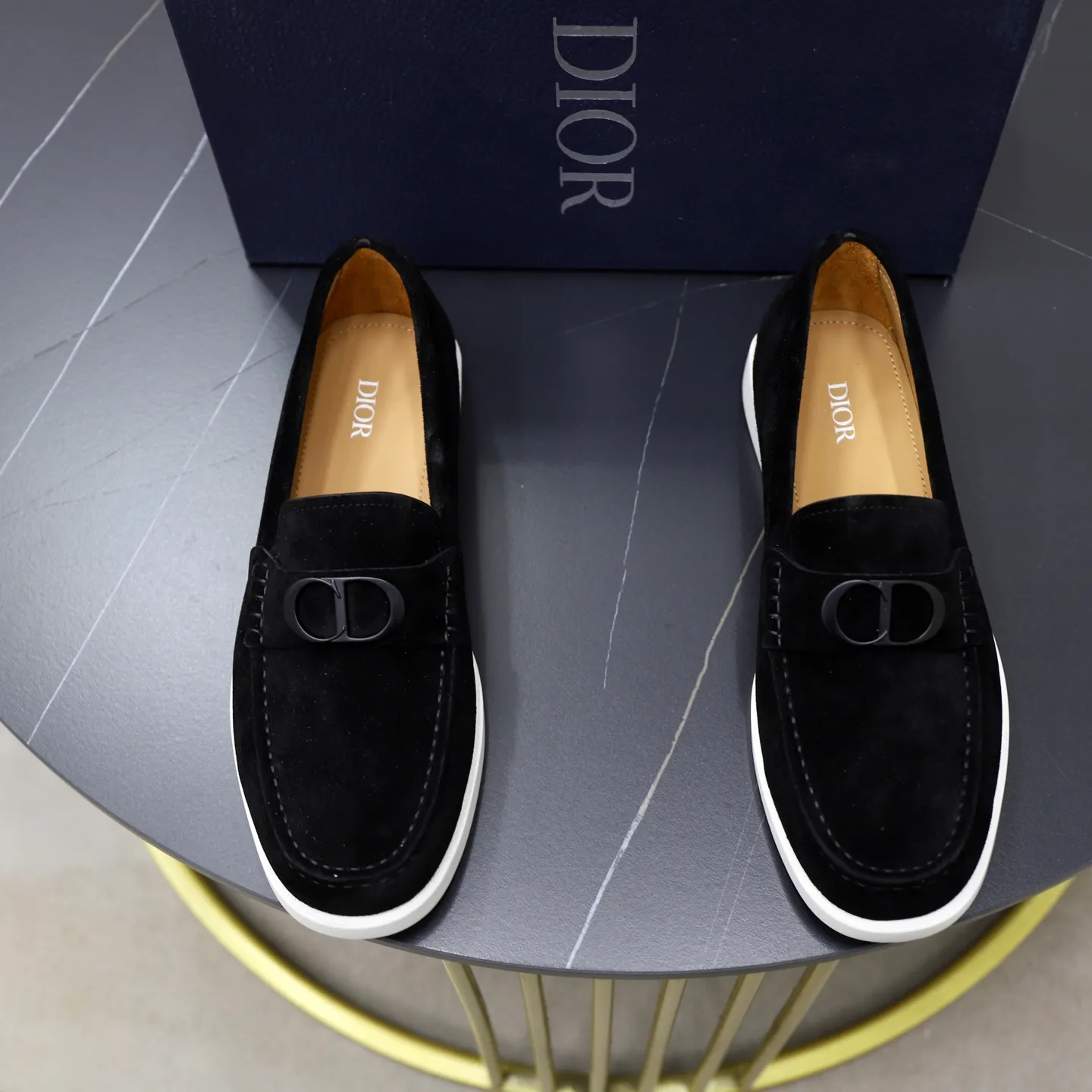 Ex-factory price: 560🙅‍♂️🙅‍♂️🙅‍♂️ Brand: Dior DIOR Standard code: Men's code 38/44 (45 can be customized) Grade: Same as the official website Material: Original cowhide stitching, cowhide lining, original TPU wear-resistant soft outsole Style categories: Leisure and sports version, footwear for driving, young fashion, European and American trends, British style Color: actual picture color
